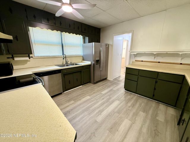 6037 TRANSYLVANIA Avenue, Jacksonville, FL 32210