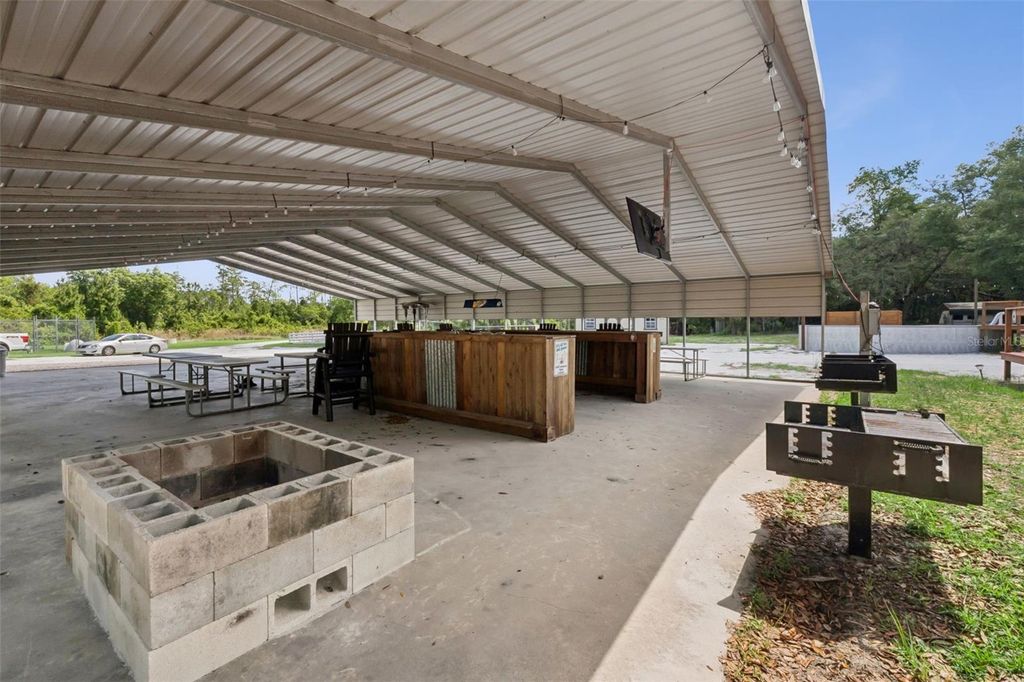 Image 27 of property listing at 1140 BUCKLES ROAD, Pierson, FL 32180
