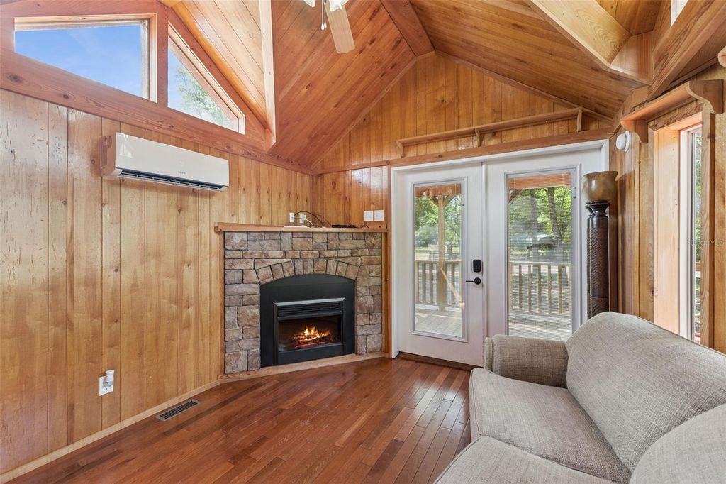 Image 8 of property listing at 1140 BUCKLES ROAD, Pierson, FL 32180