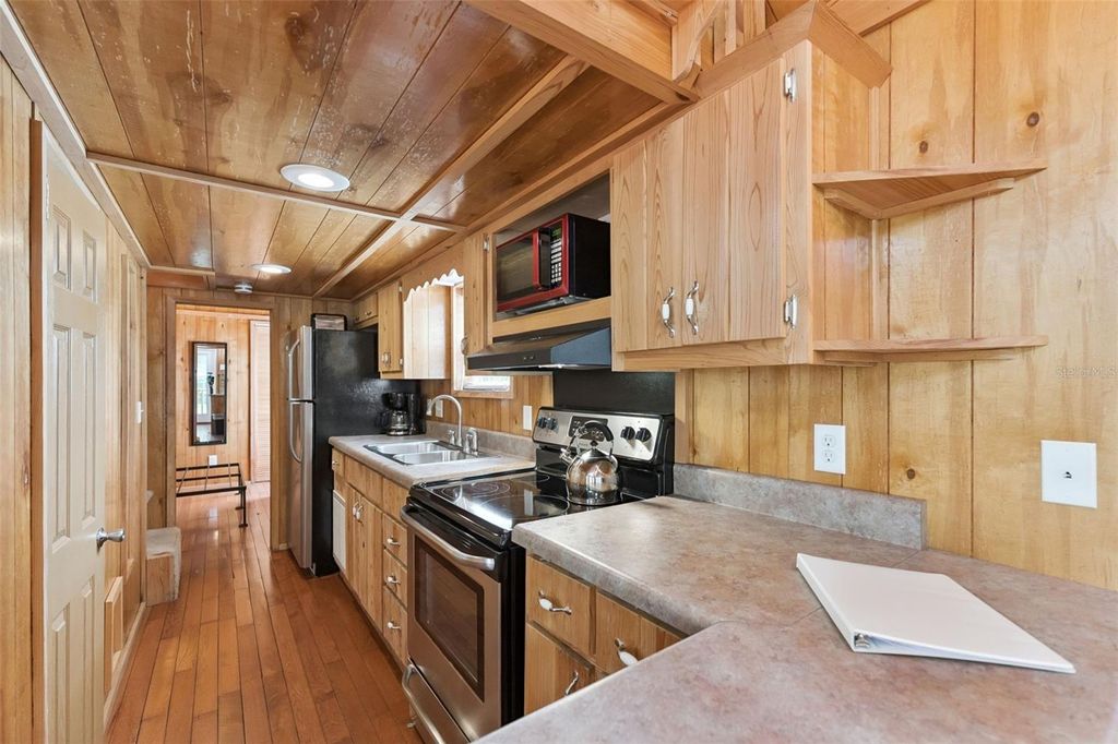 Image 9 of property listing at 1140 BUCKLES ROAD, Pierson, FL 32180