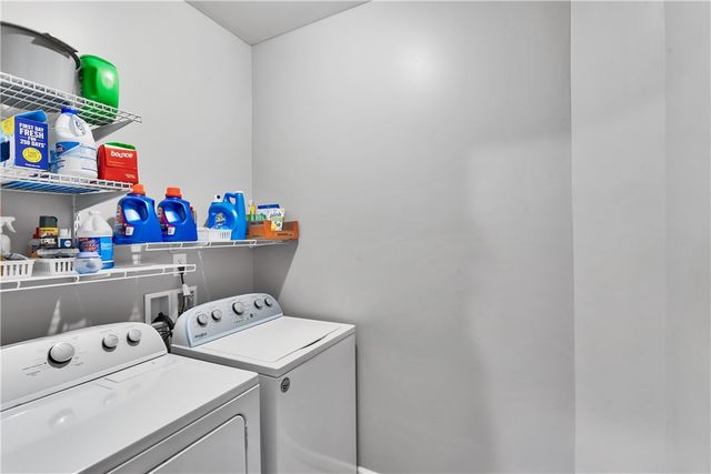 10 Walker St, Collier Twp, PA 15071