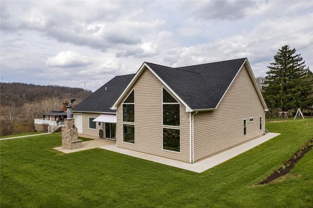 10 Walker St, Collier Twp, PA 15071