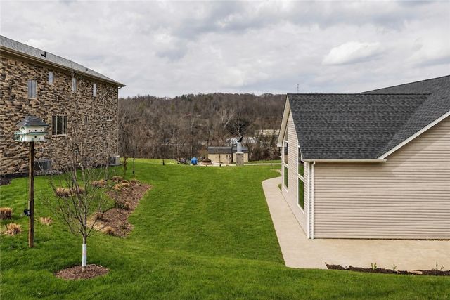 10 Walker St, Collier Twp, PA 15071