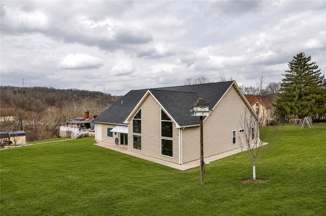 10 Walker St, Collier Twp, PA 15071