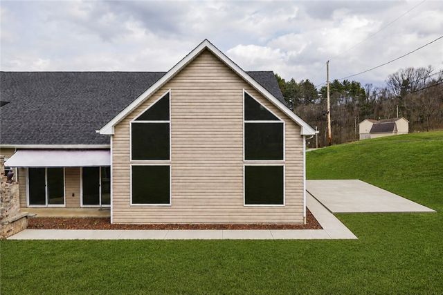 10 Walker St, Collier Twp, PA 15071