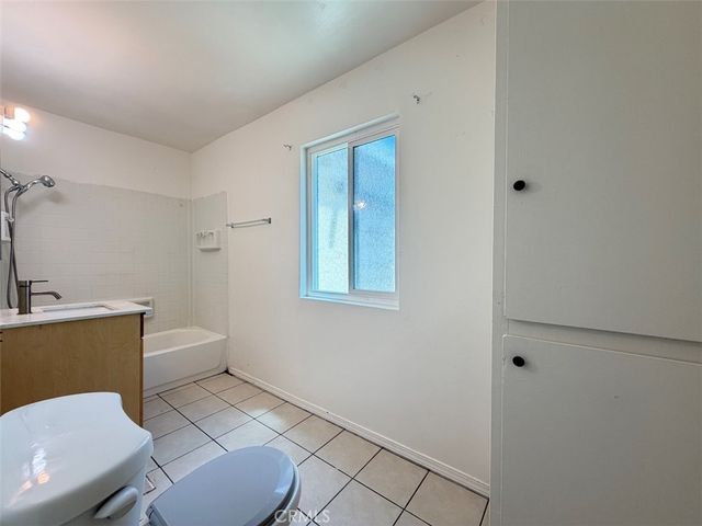 1056 E Phillips A, Pomona, CA 91766
