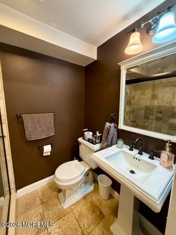 19 Maplewood Drive, Middletown, NJ 07748