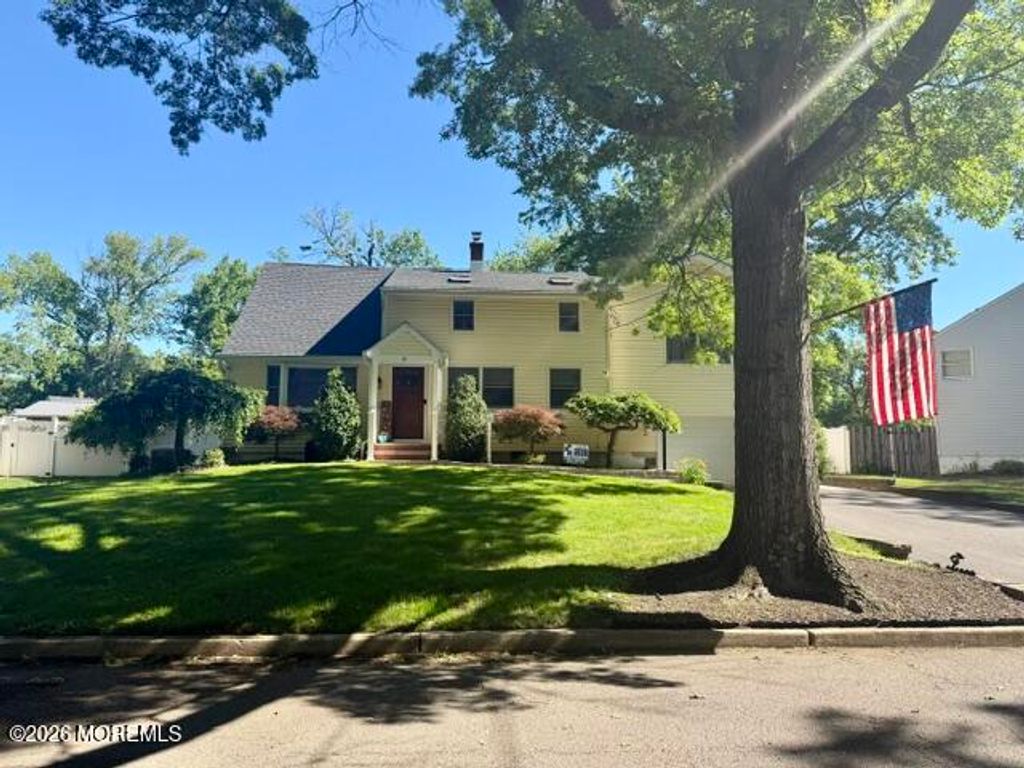 19 Maplewood Drive, Middletown, NJ 07748
