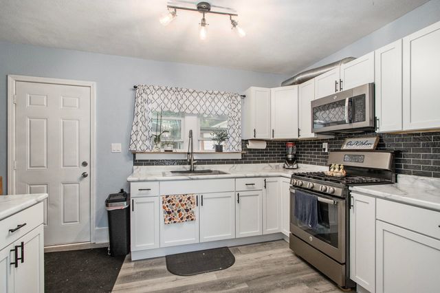 2105 Gull Road Road, Kalamazoo Twp, MI 49048