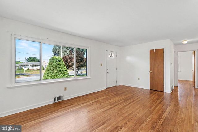 100 NISSLEY DR, Middletown, PA 17057