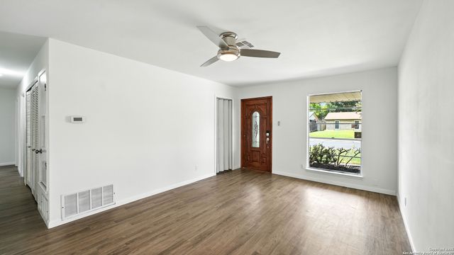 201 meadow, Schertz, TX 78154