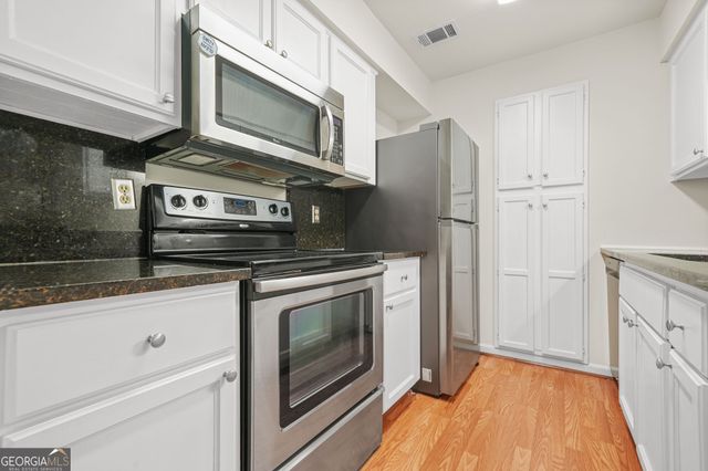 23203 Plantation Drive NE 203, Atlanta, GA 30324