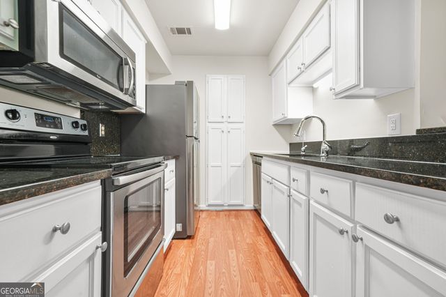 23203 Plantation Drive NE 203, Atlanta, GA 30324