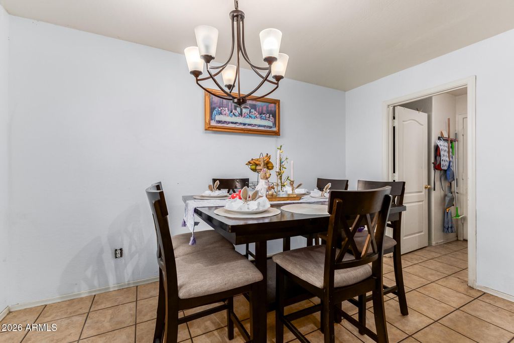 Image 11 of property listing at 3013 S 84TH Drive, Tolleson, AZ 85353