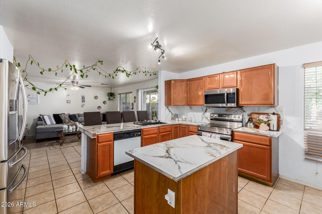 Image 14 of property listing at 3013 S 84TH Drive, Tolleson, AZ 85353