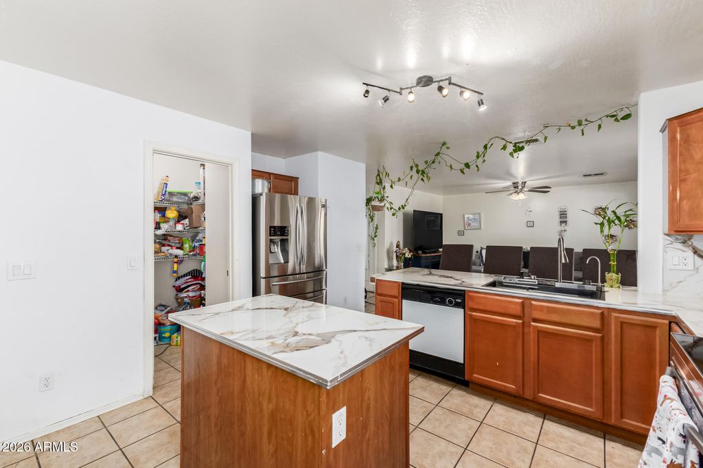 Image 15 of property listing at 3013 S 84TH Drive, Tolleson, AZ 85353