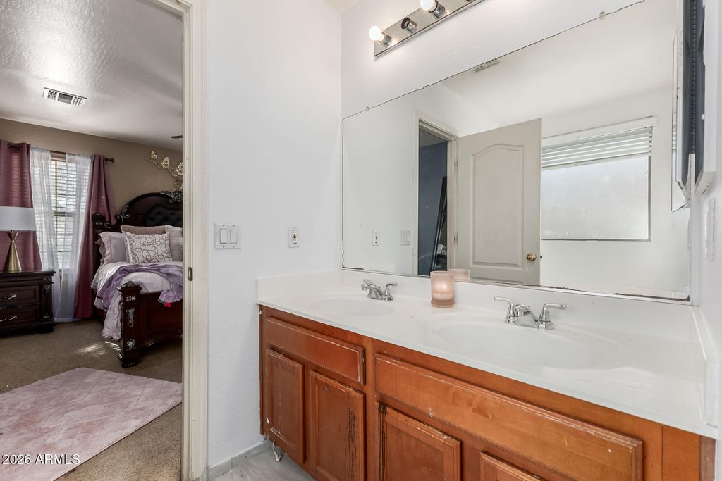 Image 21 of property listing at 3013 S 84TH Drive, Tolleson, AZ 85353