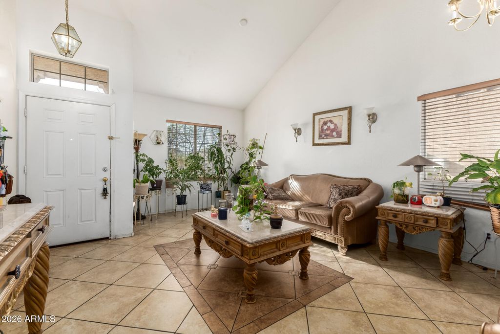 Image 5 of property listing at 3013 S 84TH Drive, Tolleson, AZ 85353