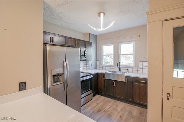 670 Euclid Avenue, Akron, OH 44307