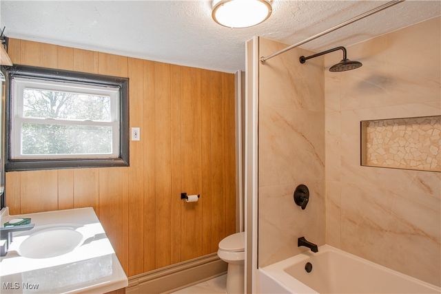 670 Euclid Avenue, Akron, OH 44307