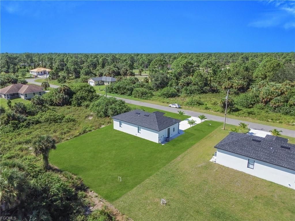 Image 34 of property listing at 711 ROMA AVENUE S, Lehigh Acres, FL 33974