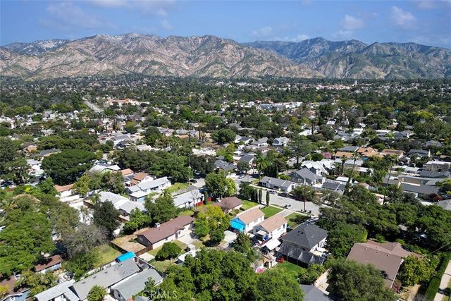 1911 N Summit, Pasadena, CA 91103