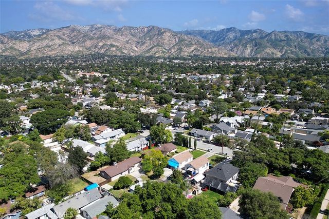 1911 N Summit, Pasadena, CA 91103