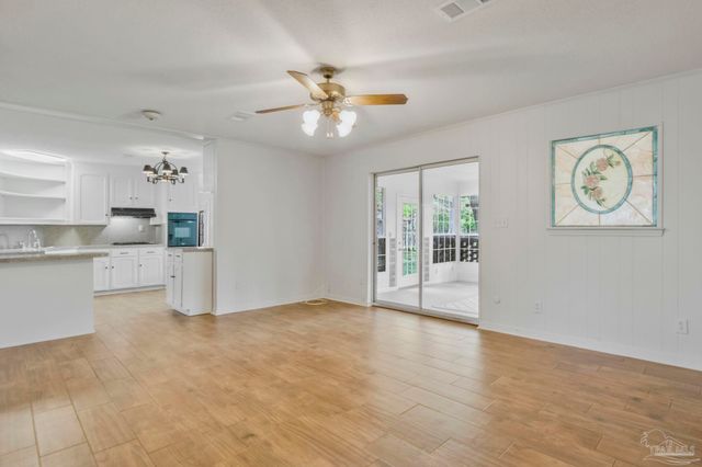 669 Carlton Rd, Pensacola, FL 32534