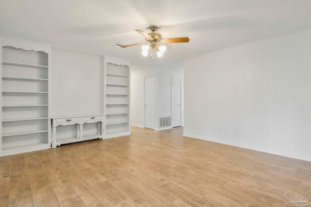 669 Carlton Rd, Pensacola, FL 32534