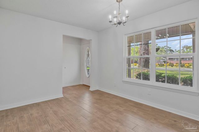 669 Carlton Rd, Pensacola, FL 32534