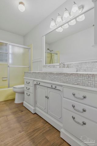 669 Carlton Rd, Pensacola, FL 32534