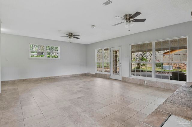 669 Carlton Rd, Pensacola, FL 32534