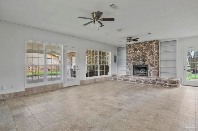 669 Carlton Rd, Pensacola, FL 32534