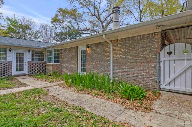 669 Carlton Rd, Pensacola, FL 32534