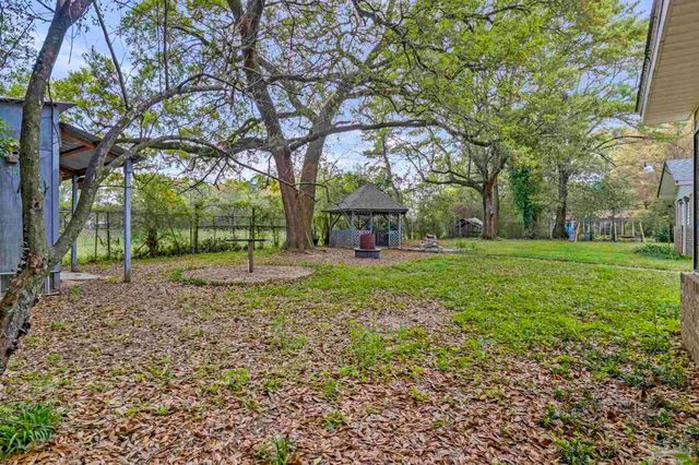 669 Carlton Rd, Pensacola, FL 32534