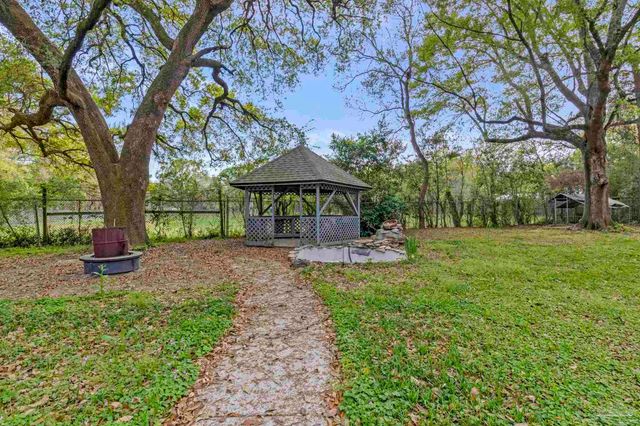 669 Carlton Rd, Pensacola, FL 32534