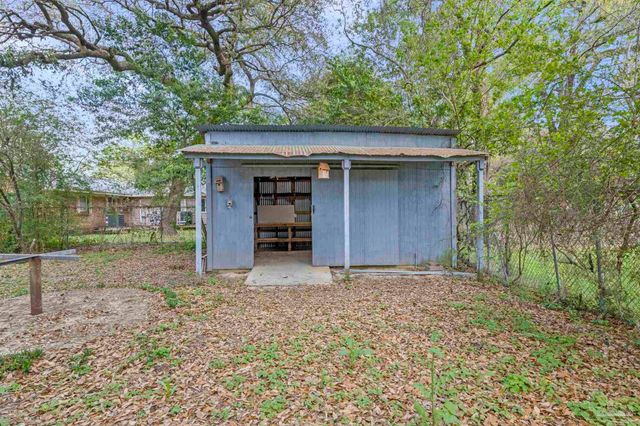 669 Carlton Rd, Pensacola, FL 32534