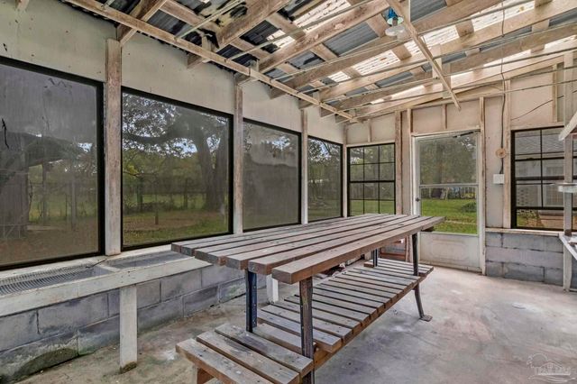 669 Carlton Rd, Pensacola, FL 32534