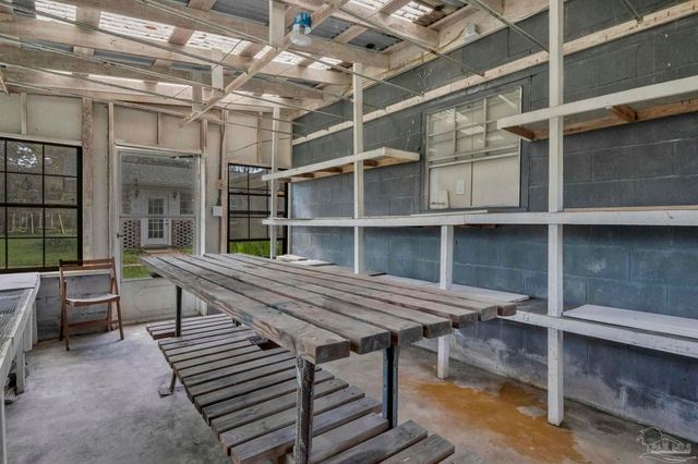 669 Carlton Rd, Pensacola, FL 32534