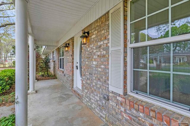 669 Carlton Rd, Pensacola, FL 32534