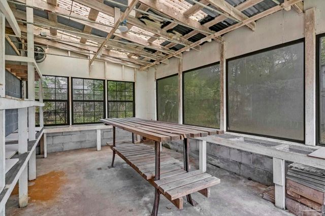 669 Carlton Rd, Pensacola, FL 32534