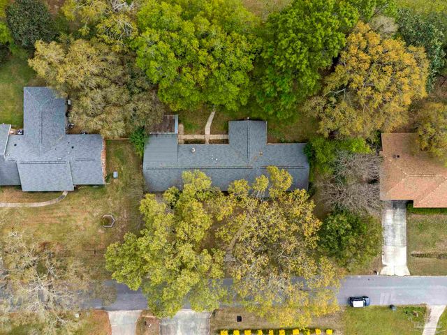 669 Carlton Rd, Pensacola, FL 32534