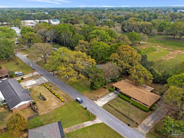 669 Carlton Rd, Pensacola, FL 32534