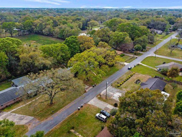 669 Carlton Rd, Pensacola, FL 32534