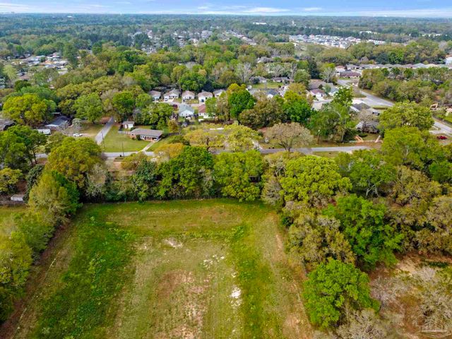 669 Carlton Rd, Pensacola, FL 32534