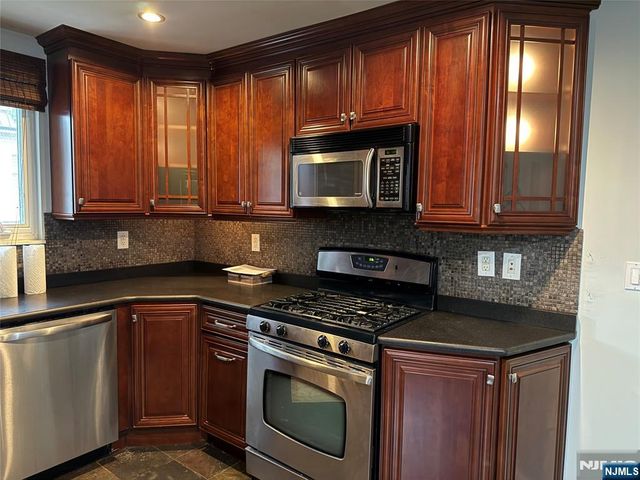 71 Boulevard, Hasbrouck Heights, NJ 07604