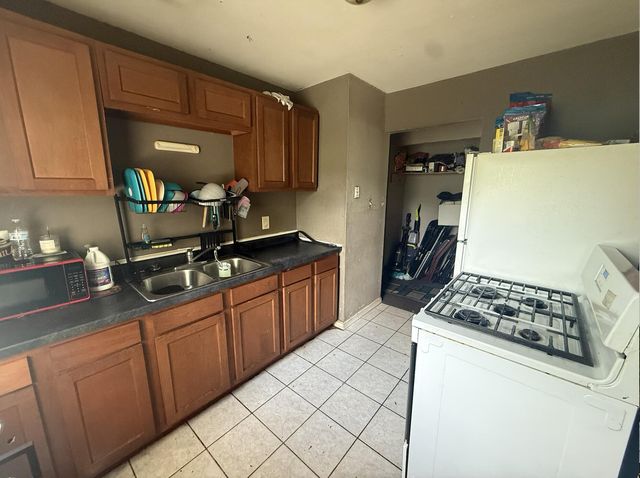 4241 W 22nd Plaza, Gary, IN 46404