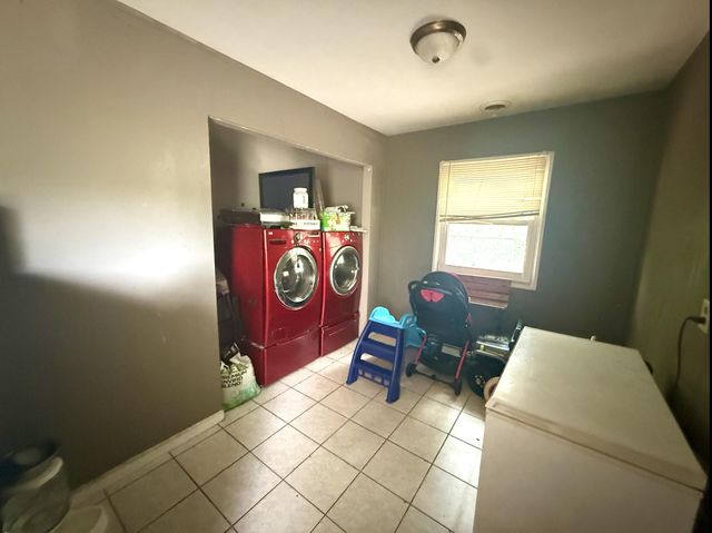 4241 W 22nd Plaza, Gary, IN 46404