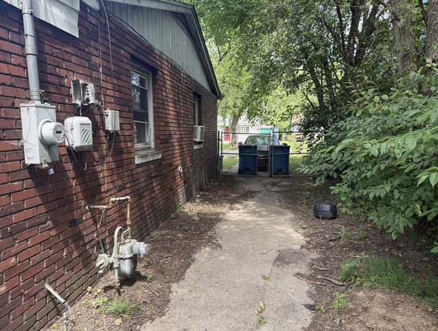 4241 W 22nd Plaza, Gary, IN 46404