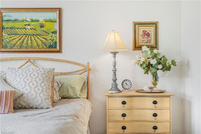 6045 Chardonnay LN 302, Naples, FL 34119